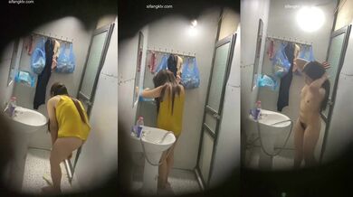 冒死爬窗偷窥白白嫩嫩的小嫂子洗澡