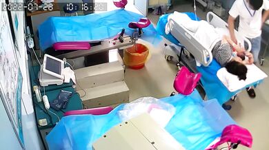 最新流出私房售价70元的国内医院妇产科摄像头监控02年7月孕妇分娩手术高清偷拍视频流出 (5)