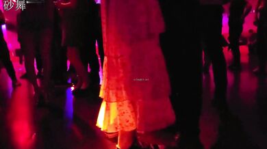 和穿裙子的砂女慢慢跳,慢慢摩擦,慢慢享受-砂舞